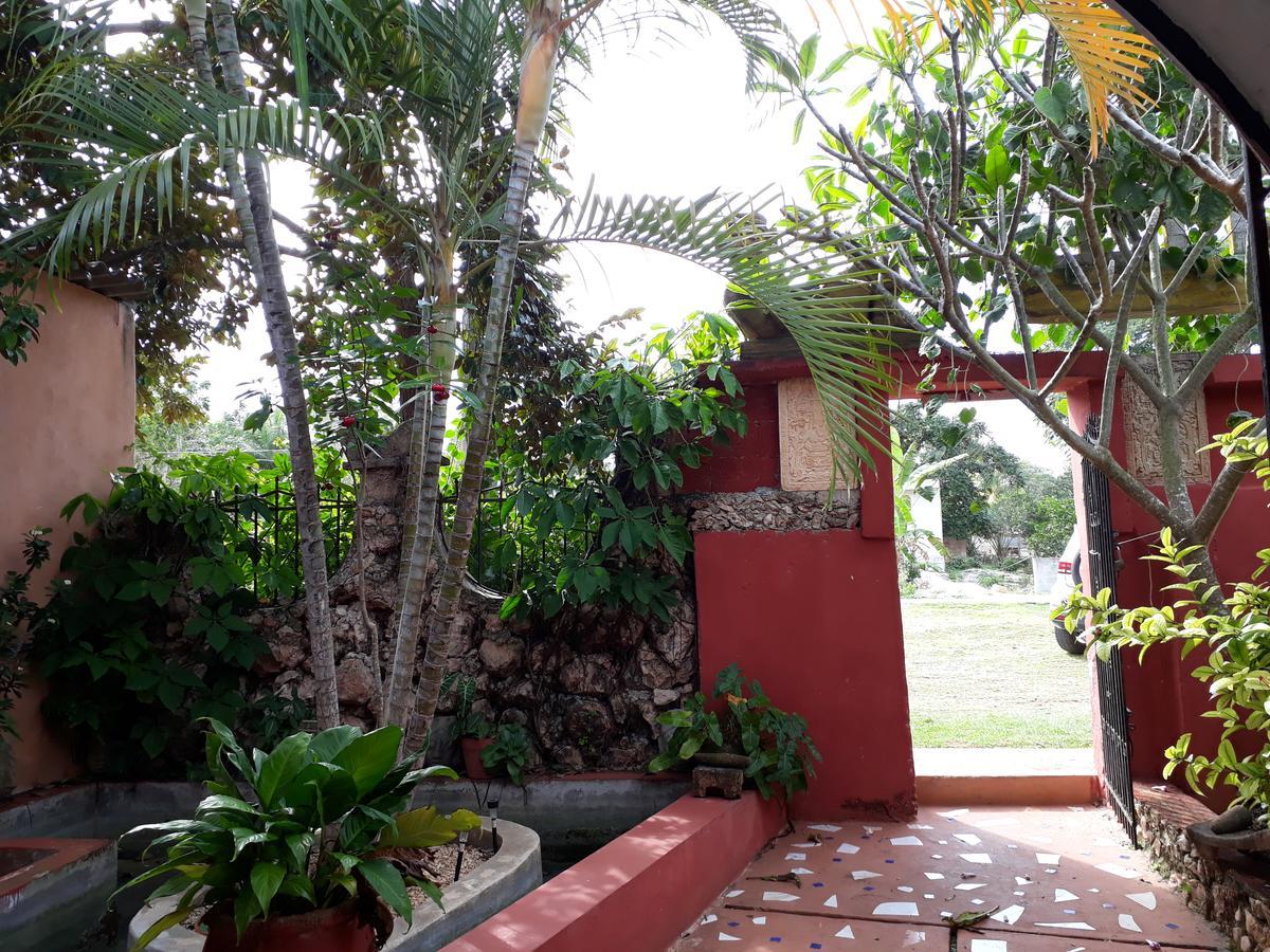 El Chac Mool Bed & Breakfast Santa Elena Exterior photo